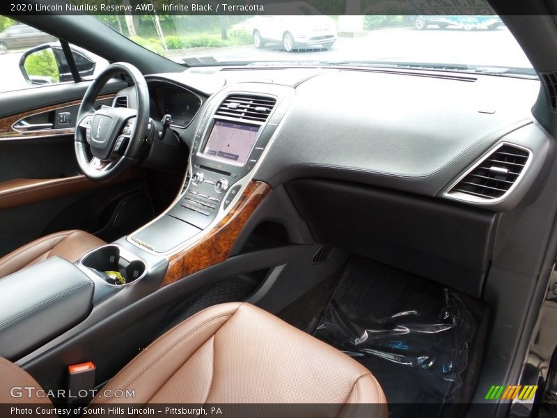 Dashboard of 2020 Nautilus Reserve AWD