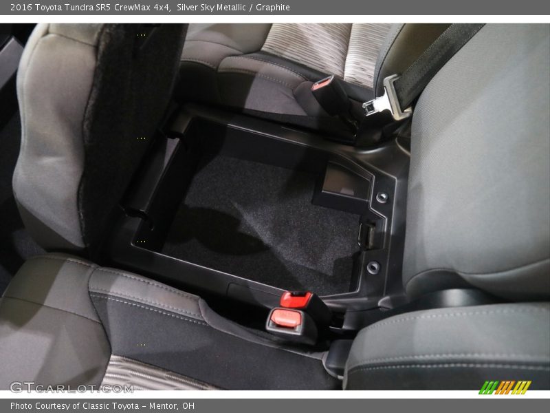 Silver Sky Metallic / Graphite 2016 Toyota Tundra SR5 CrewMax 4x4