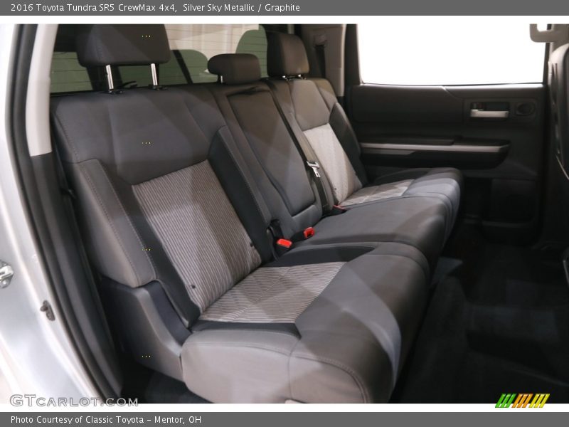 Silver Sky Metallic / Graphite 2016 Toyota Tundra SR5 CrewMax 4x4