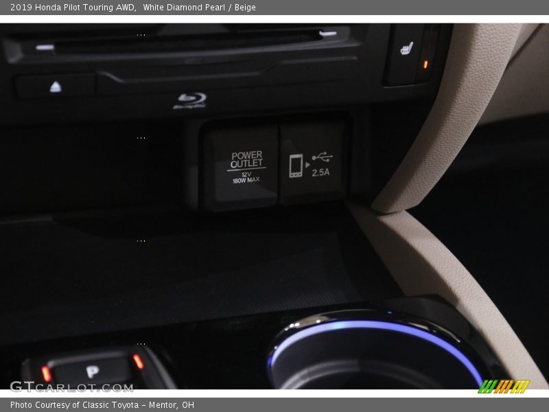 White Diamond Pearl / Beige 2019 Honda Pilot Touring AWD