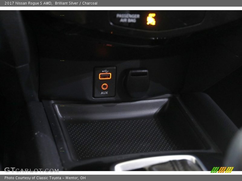 Brilliant Silver / Charcoal 2017 Nissan Rogue S AWD
