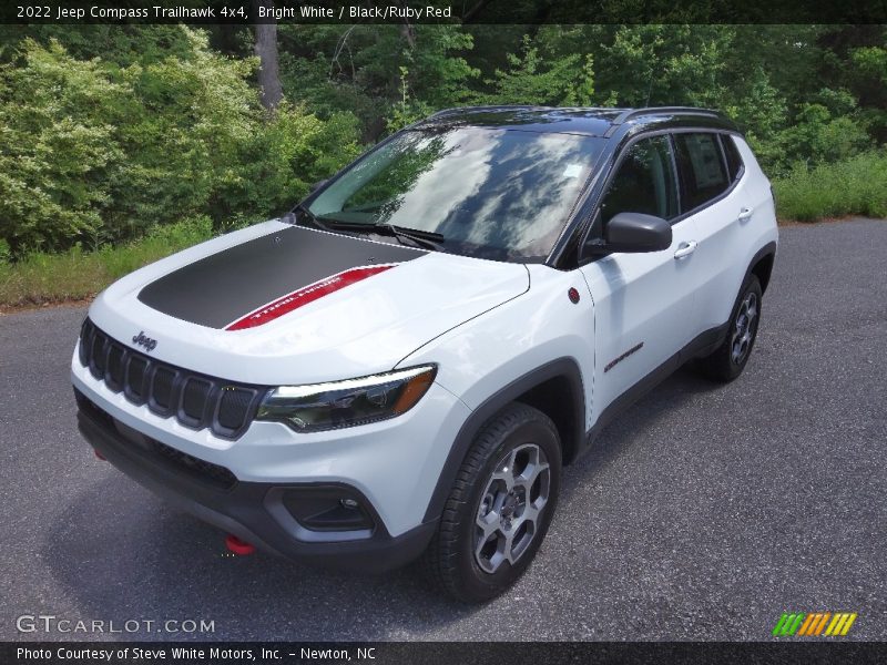 Front 3/4 View of 2022 Compass Trailhawk 4x4