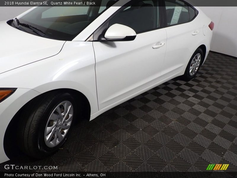 Quartz White Pearl / Black 2018 Hyundai Elantra SE