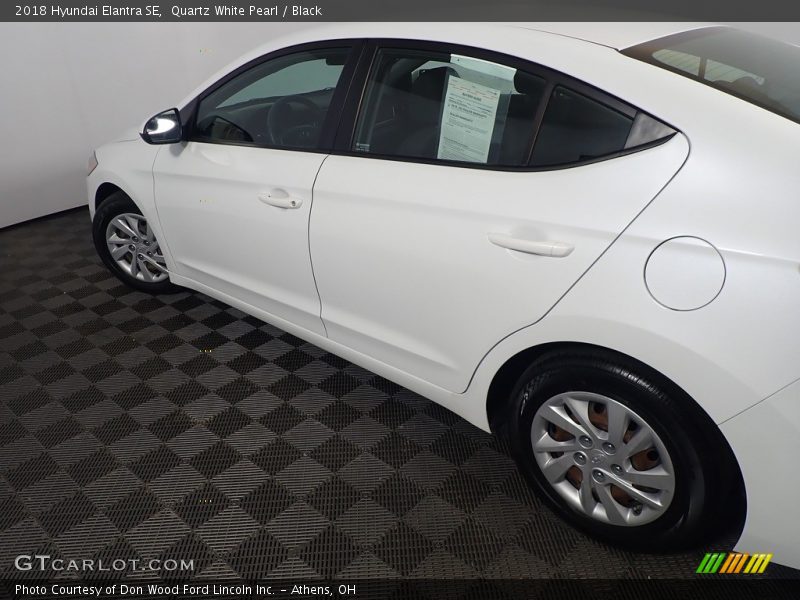 Quartz White Pearl / Black 2018 Hyundai Elantra SE