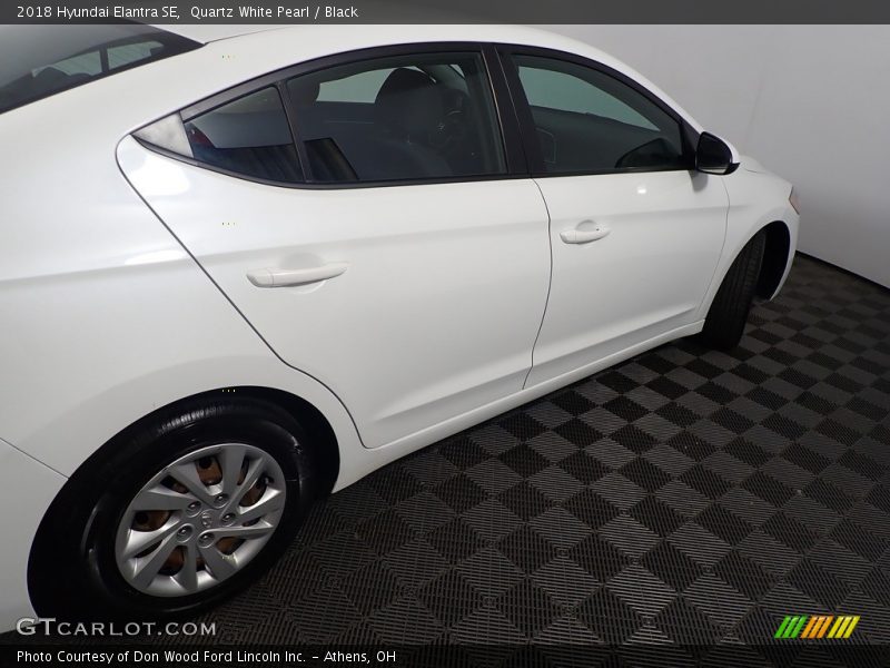Quartz White Pearl / Black 2018 Hyundai Elantra SE