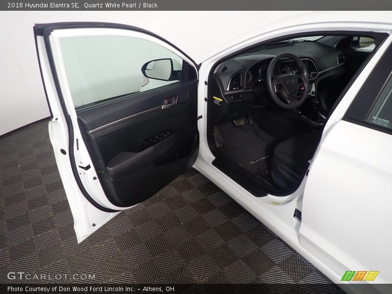 Quartz White Pearl / Black 2018 Hyundai Elantra SE