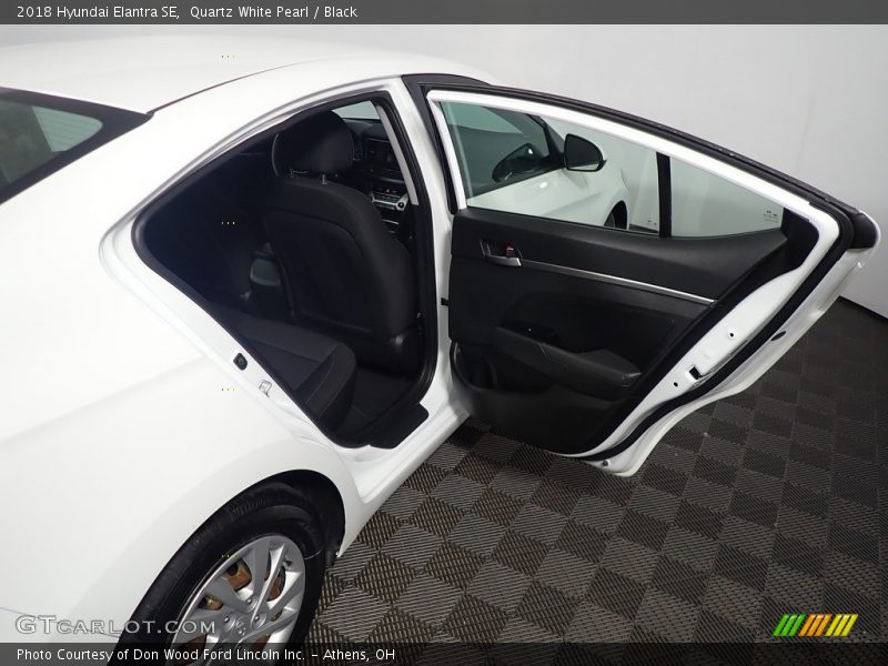 Quartz White Pearl / Black 2018 Hyundai Elantra SE