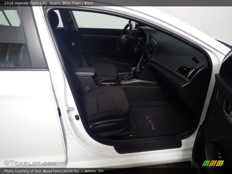 Quartz White Pearl / Black 2018 Hyundai Elantra SE