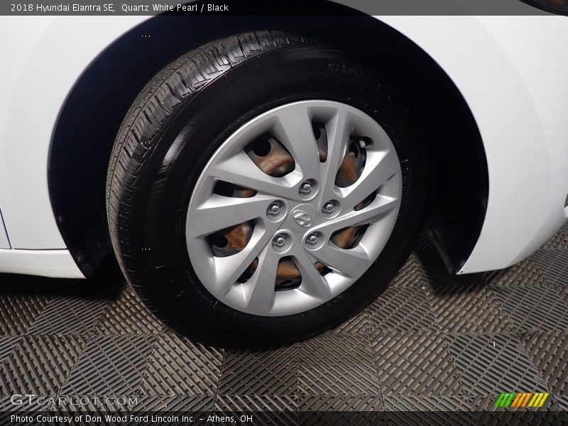Quartz White Pearl / Black 2018 Hyundai Elantra SE