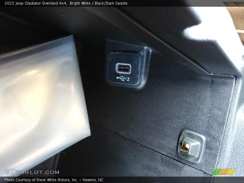 Bright White / Black/Dark Saddle 2022 Jeep Gladiator Overland 4x4