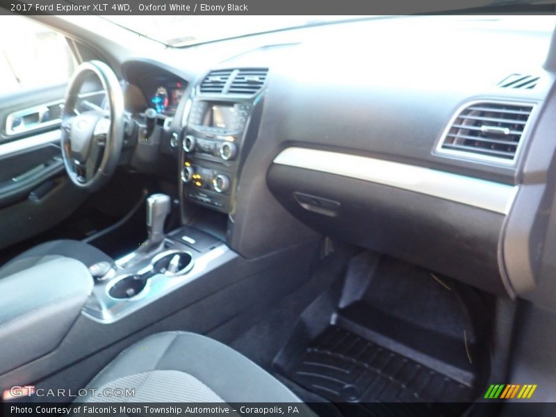 Oxford White / Ebony Black 2017 Ford Explorer XLT 4WD