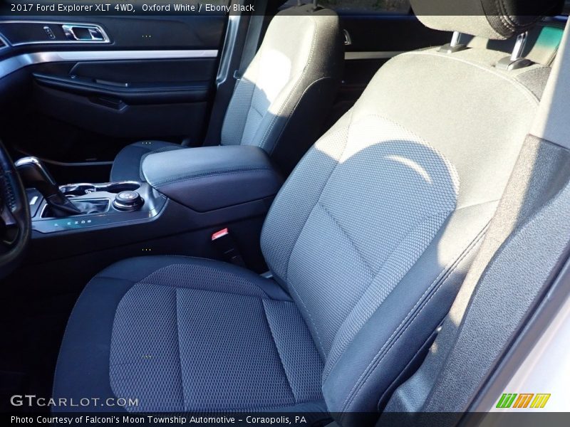 Oxford White / Ebony Black 2017 Ford Explorer XLT 4WD