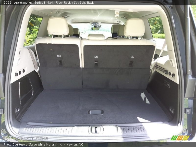  2022 Wagoneer Series III 4x4 Trunk
