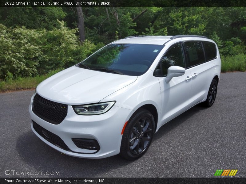 Bright White / Black 2022 Chrysler Pacifica Touring L AWD
