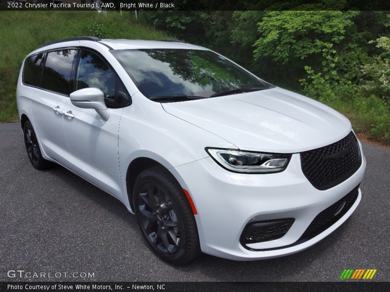 Front 3/4 View of 2022 Pacifica Touring L AWD