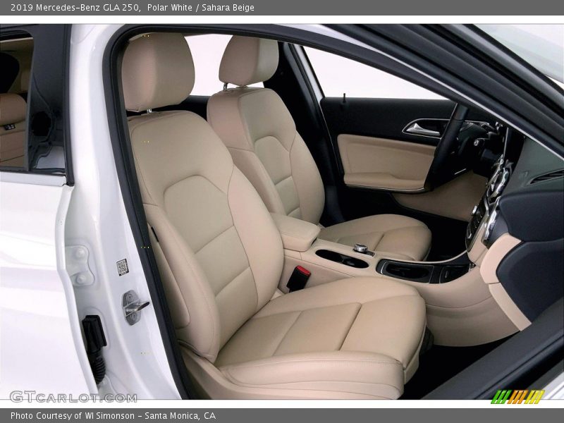 Polar White / Sahara Beige 2019 Mercedes-Benz GLA 250