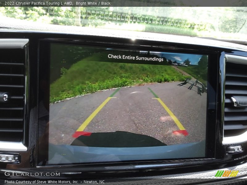 Bright White / Black 2022 Chrysler Pacifica Touring L AWD