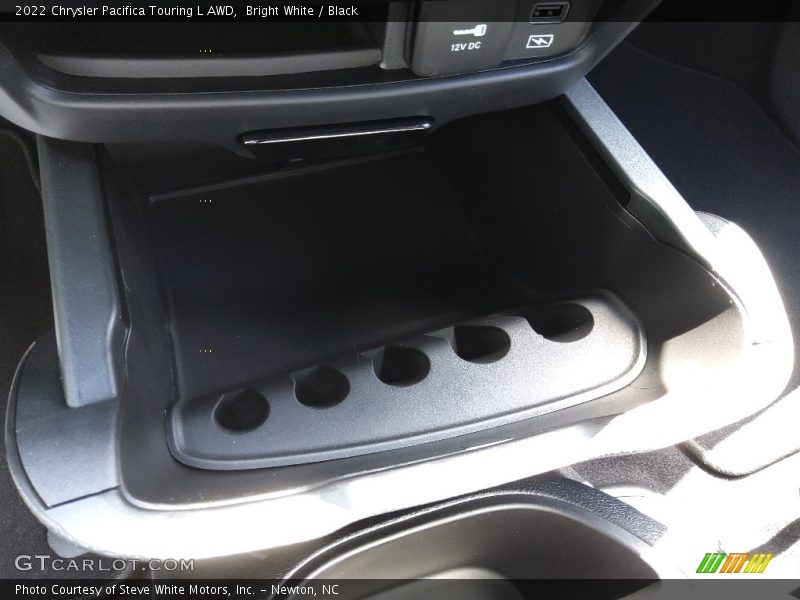 Bright White / Black 2022 Chrysler Pacifica Touring L AWD