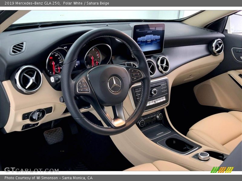 Polar White / Sahara Beige 2019 Mercedes-Benz GLA 250