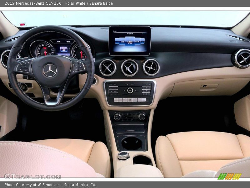 Polar White / Sahara Beige 2019 Mercedes-Benz GLA 250