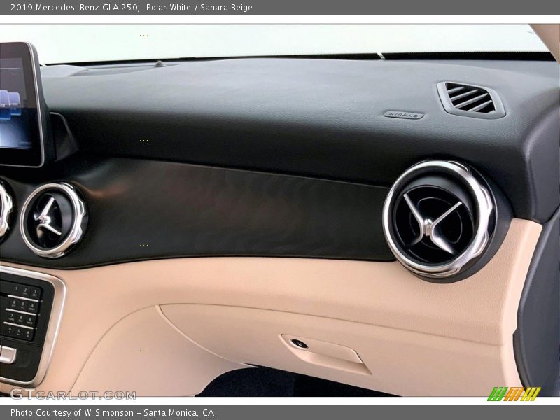 Polar White / Sahara Beige 2019 Mercedes-Benz GLA 250