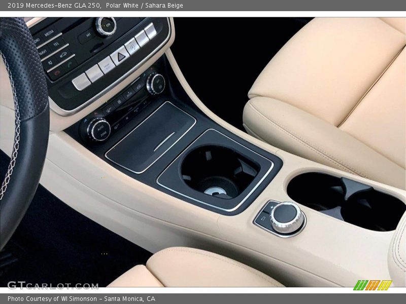 Polar White / Sahara Beige 2019 Mercedes-Benz GLA 250
