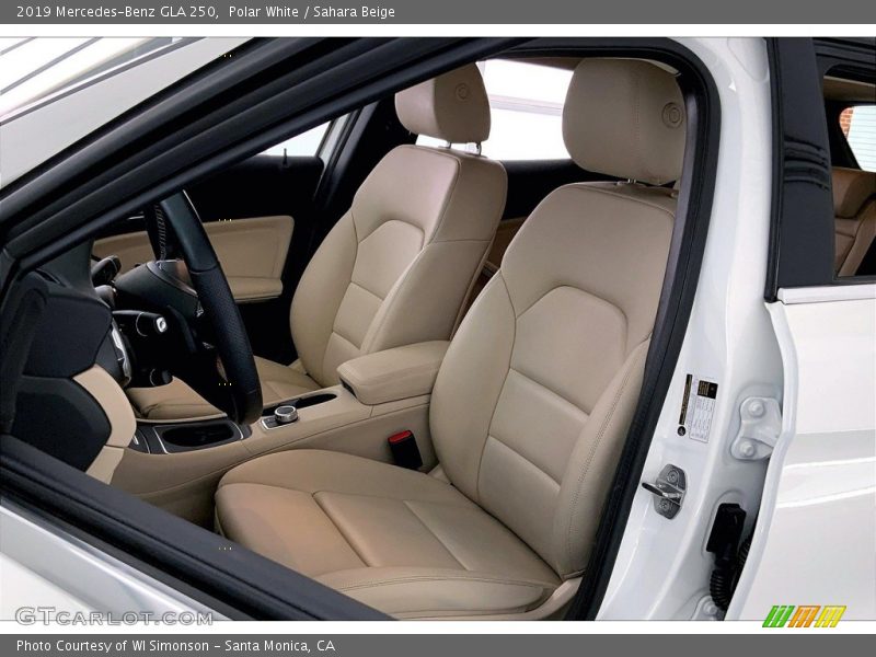 Polar White / Sahara Beige 2019 Mercedes-Benz GLA 250