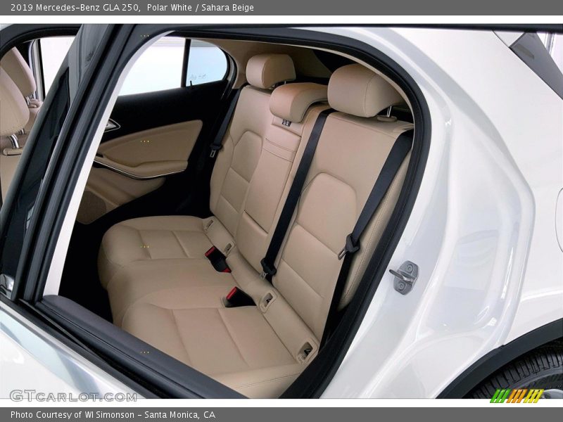 Polar White / Sahara Beige 2019 Mercedes-Benz GLA 250