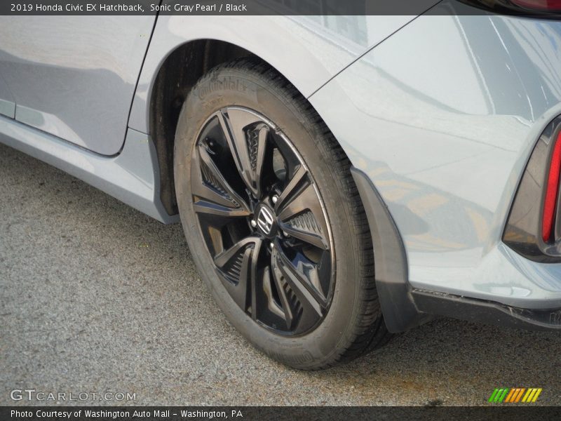 Sonic Gray Pearl / Black 2019 Honda Civic EX Hatchback