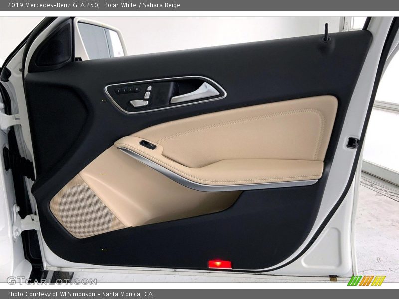 Polar White / Sahara Beige 2019 Mercedes-Benz GLA 250