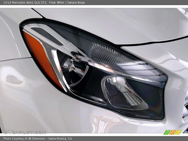 Polar White / Sahara Beige 2019 Mercedes-Benz GLA 250