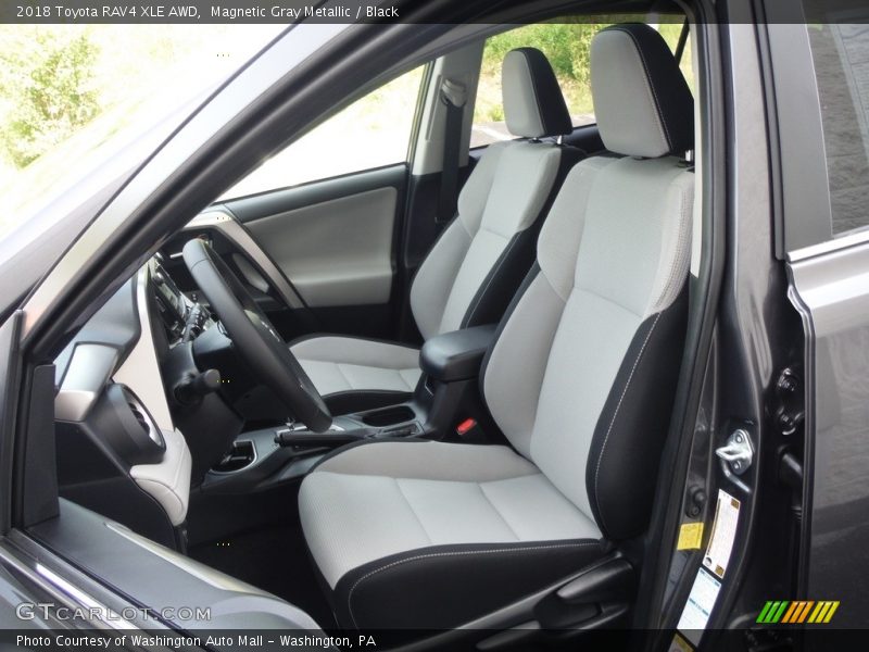 Magnetic Gray Metallic / Black 2018 Toyota RAV4 XLE AWD