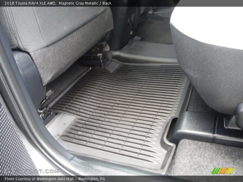 Magnetic Gray Metallic / Black 2018 Toyota RAV4 XLE AWD