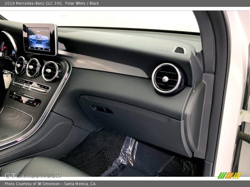 Polar White / Black 2019 Mercedes-Benz GLC 300