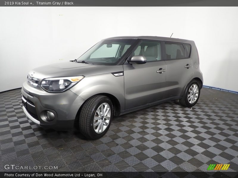 Front 3/4 View of 2019 Soul +