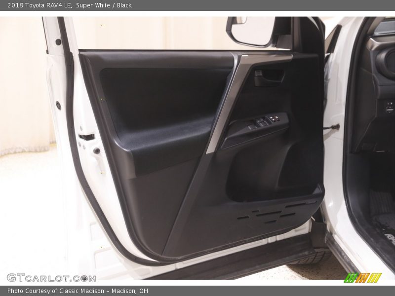 Super White / Black 2018 Toyota RAV4 LE