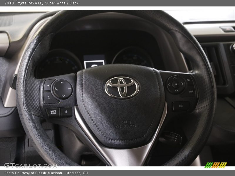 Super White / Black 2018 Toyota RAV4 LE