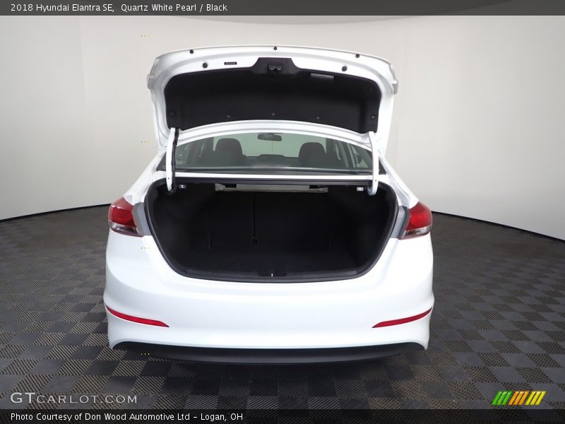 Quartz White Pearl / Black 2018 Hyundai Elantra SE