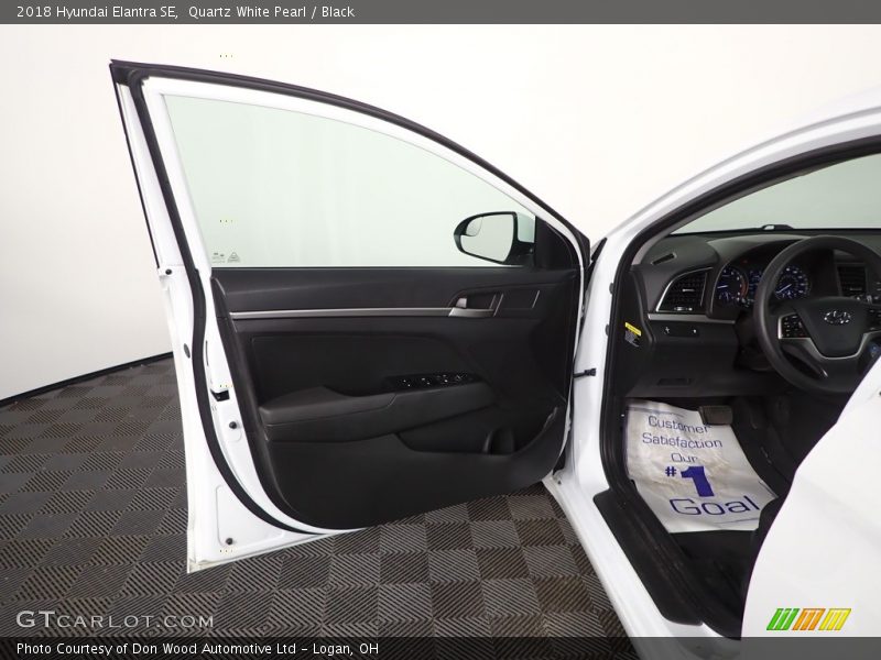 Quartz White Pearl / Black 2018 Hyundai Elantra SE
