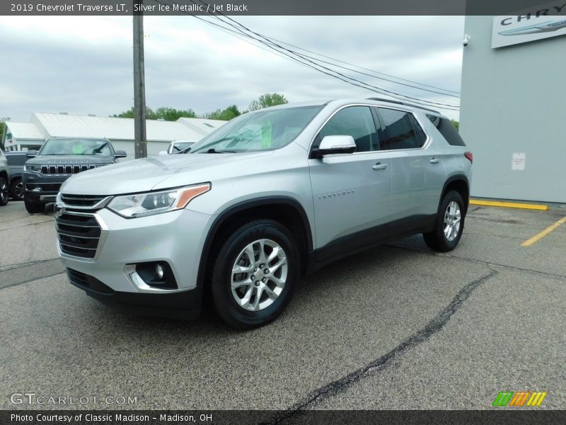 Silver Ice Metallic / Jet Black 2019 Chevrolet Traverse LT