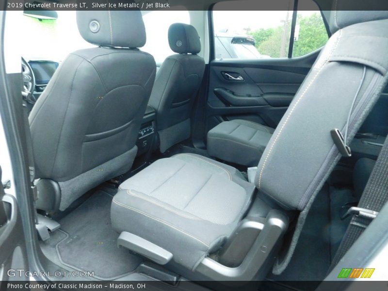 Silver Ice Metallic / Jet Black 2019 Chevrolet Traverse LT