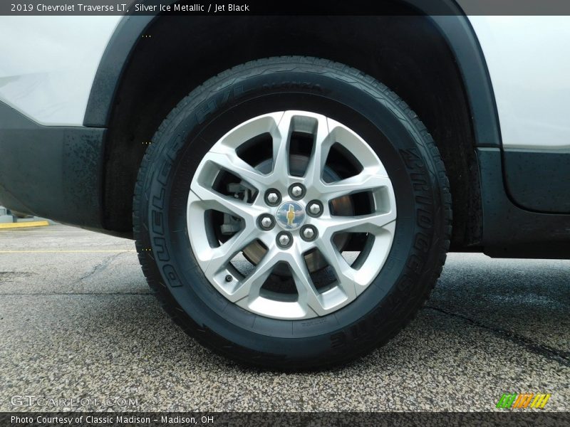Silver Ice Metallic / Jet Black 2019 Chevrolet Traverse LT