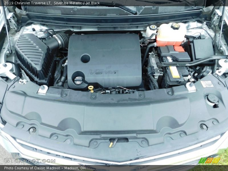 Silver Ice Metallic / Jet Black 2019 Chevrolet Traverse LT