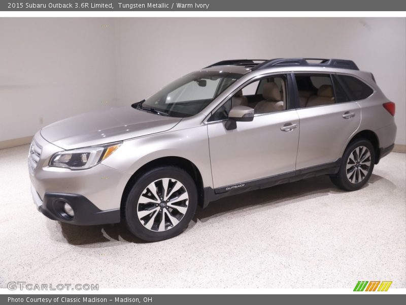 Front 3/4 View of 2015 Outback 3.6R Limited