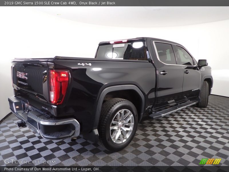 Onyx Black / Jet Black 2019 GMC Sierra 1500 SLE Crew Cab 4WD