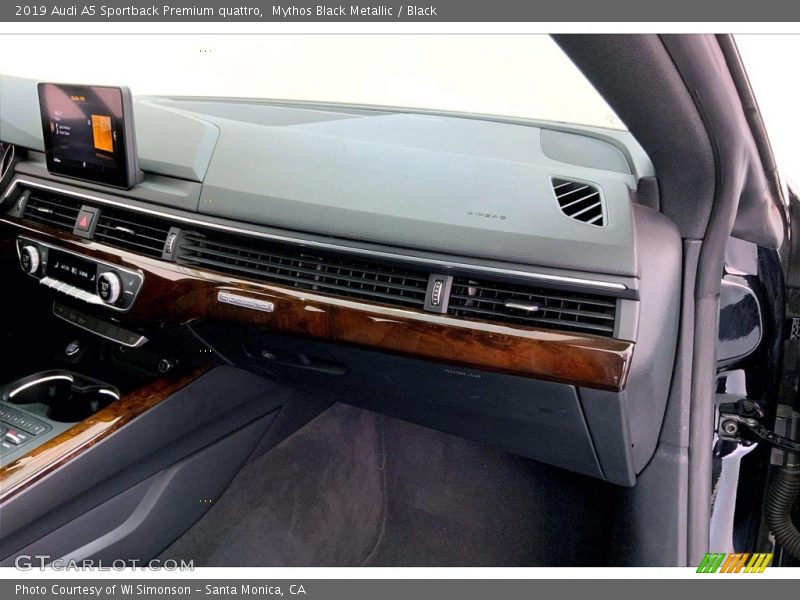 Mythos Black Metallic / Black 2019 Audi A5 Sportback Premium quattro