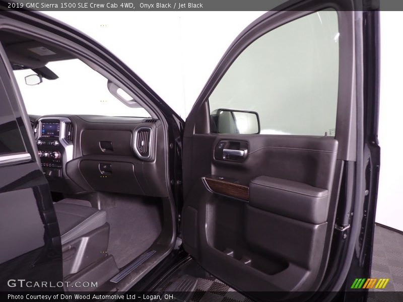 Onyx Black / Jet Black 2019 GMC Sierra 1500 SLE Crew Cab 4WD