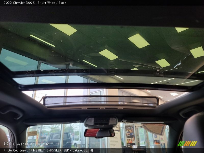 Bright White / Black 2022 Chrysler 300 S