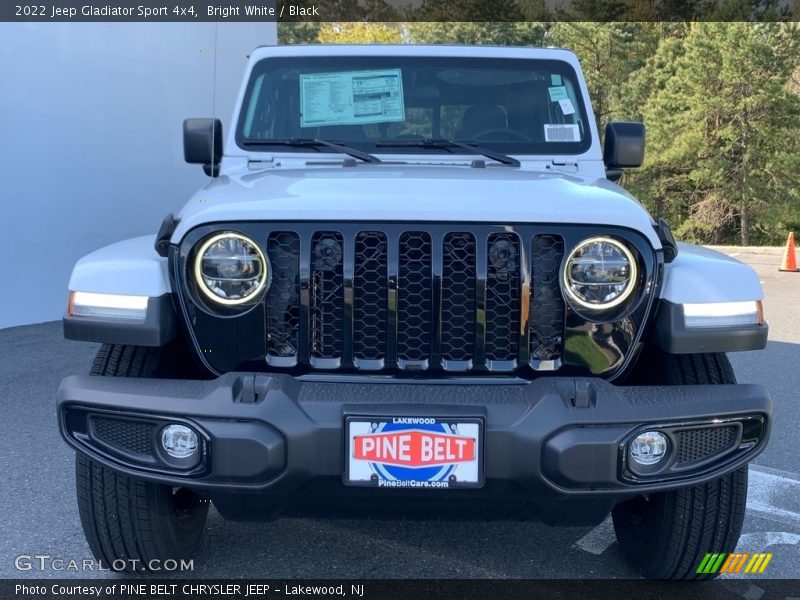 Bright White / Black 2022 Jeep Gladiator Sport 4x4