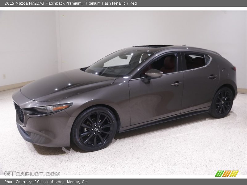 Front 3/4 View of 2019 MAZDA3 Hatchback Premium